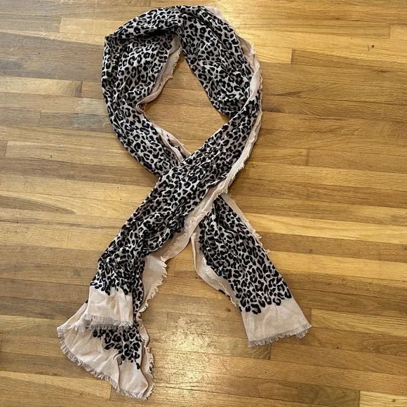 *last chance* Stella & Dot | Leopard Print Scarf & Wrap with Tan Border - Picture 1 of 7